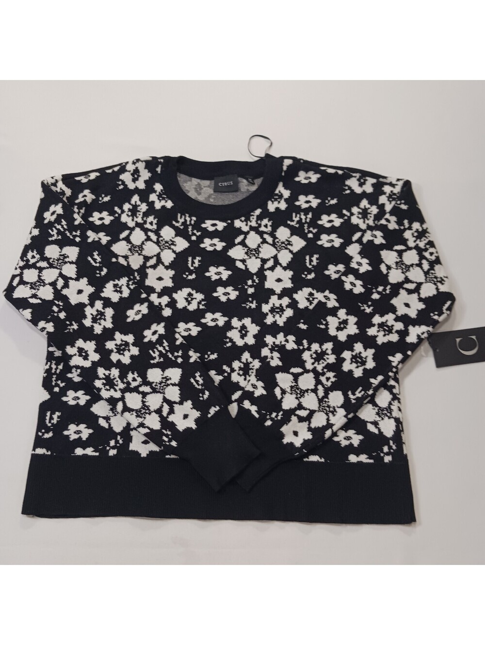 Cyrus C082414 Women’s Black/White Floral Long Sleeve Pullover Sweater Sz Medium